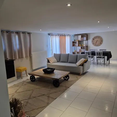 Appartement Indépendant Au Rdc D'une Maison