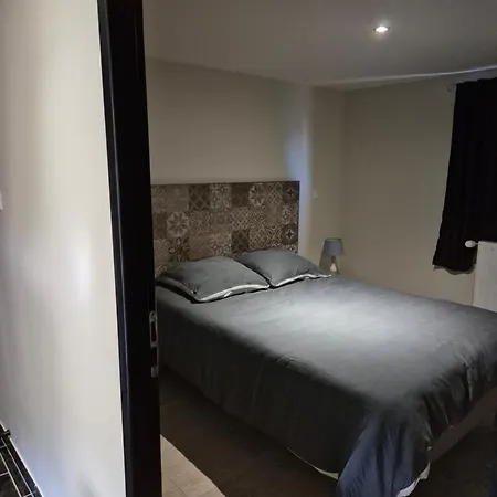 Indépendant Au Rdc D'une Maison *