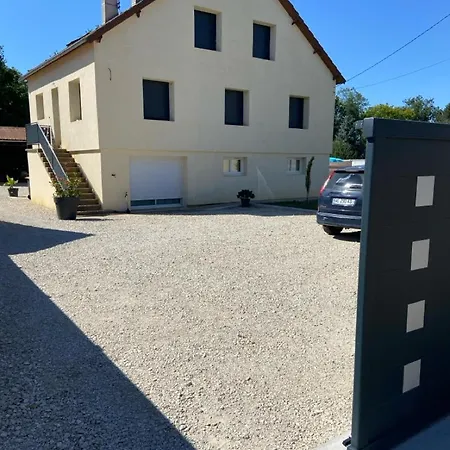 Indépendant Au Rdc D'une Maison Venouse