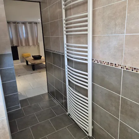 Appartement Indépendant Au Rdc D'une Maison