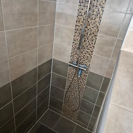 Appartement Indépendant Au Rdc D'une Maison Venouse